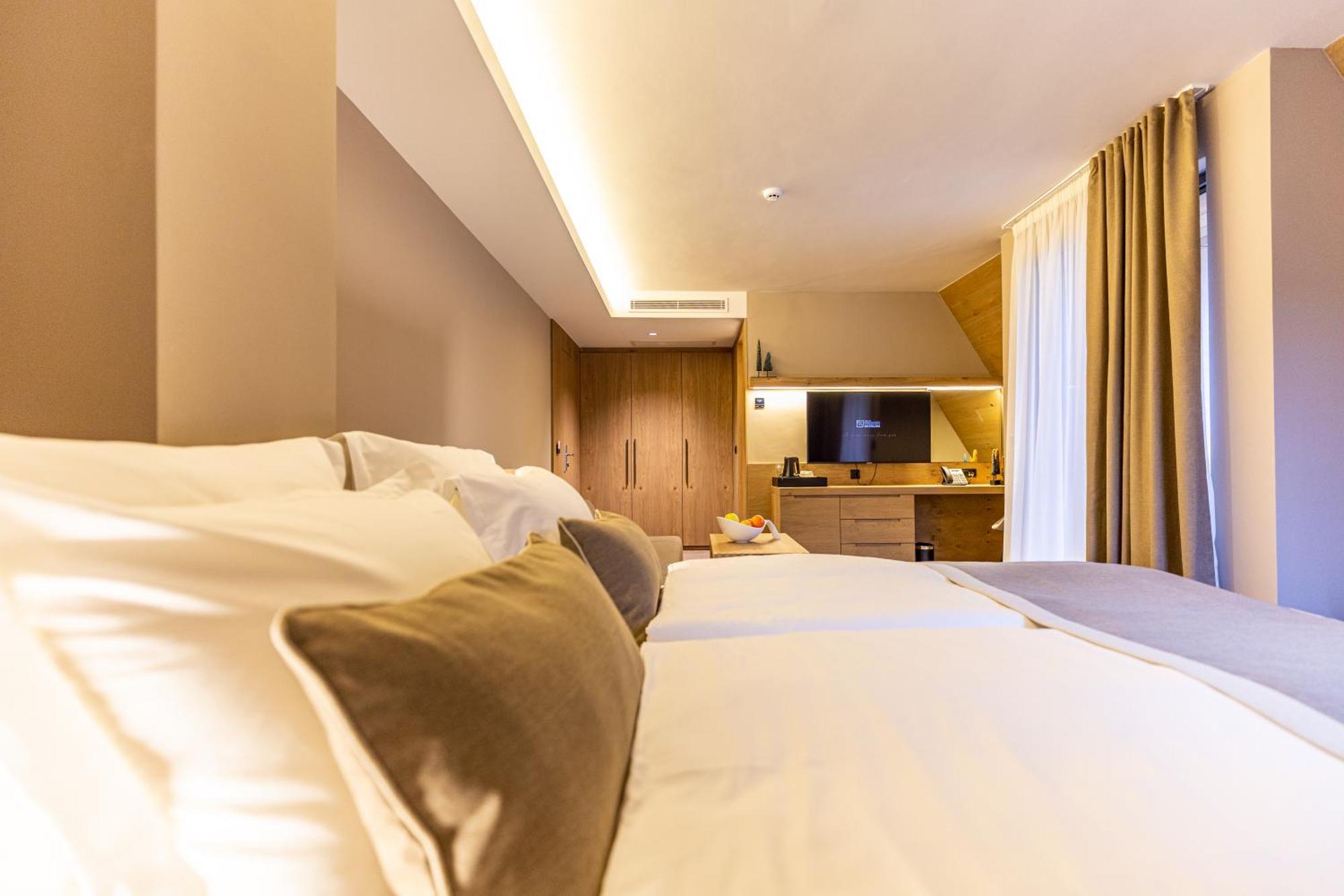 Hotel Monti Spa & Wellness Hadzici Bagian luar foto